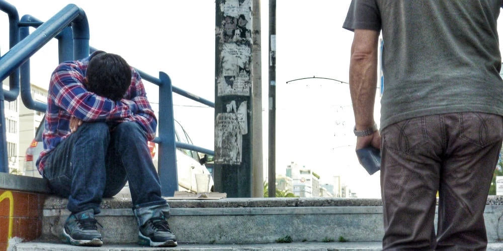 Στα όρια της φτώχειας ένας στους τρεις Έλληνες – Το 25% στερείται και τα βασικά!